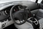 Peugeot 5008 2009 года